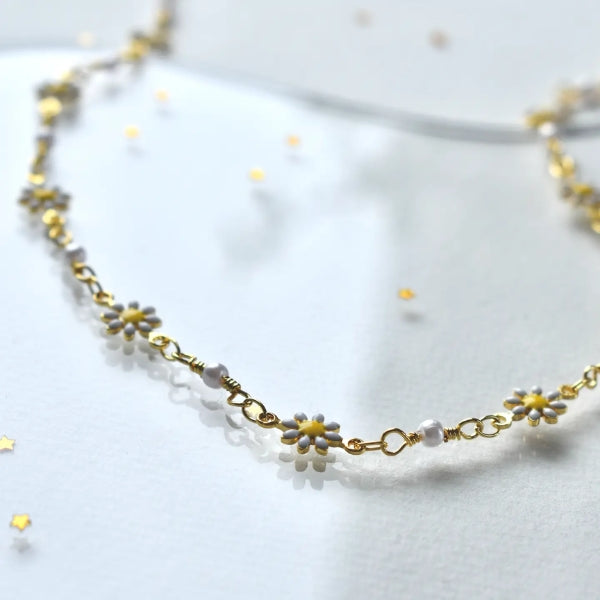 Daisy Flower Pearl Chain Necklace - White