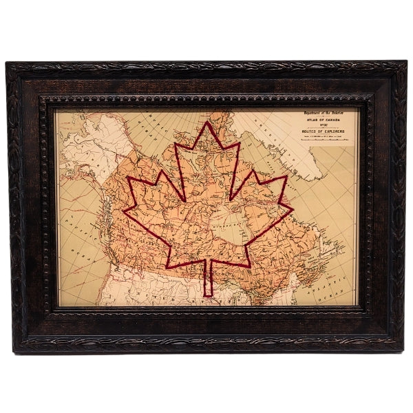Carte du Canada brodée avec feuille d'érable (4" x 6")