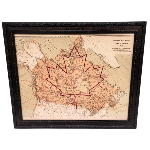 Carte du Canada brodée avec feuille d'érable (8" x 10")