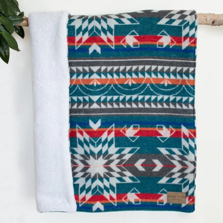Nibi Sherpa Knee Blanket