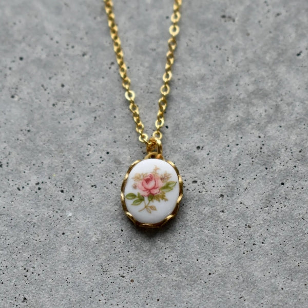 Vintage Floral Necklace - Pink
