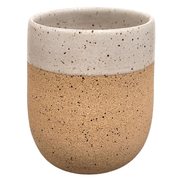 Gobelet en céramique rustique