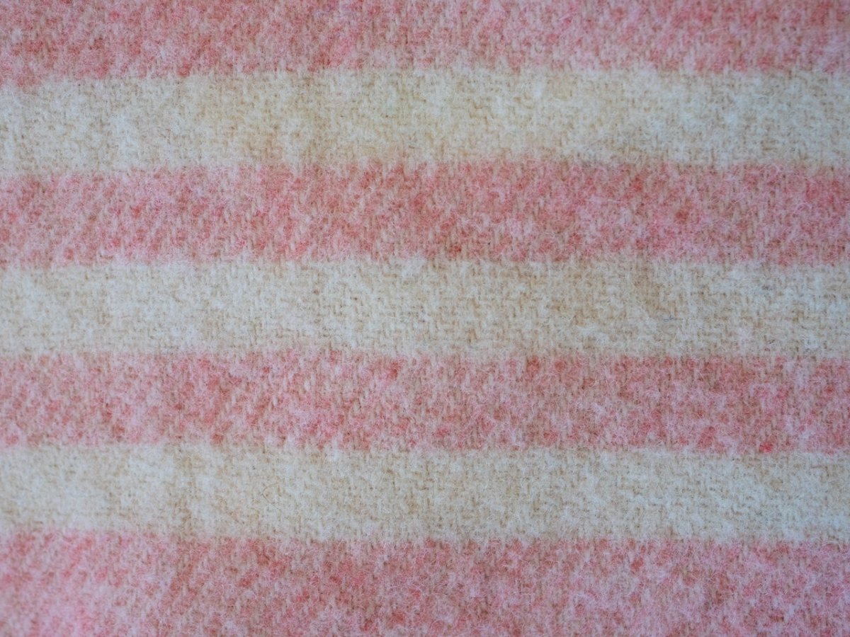 MacAusland Wool Blanket (Pink) - MacAusland's Woolen Mills