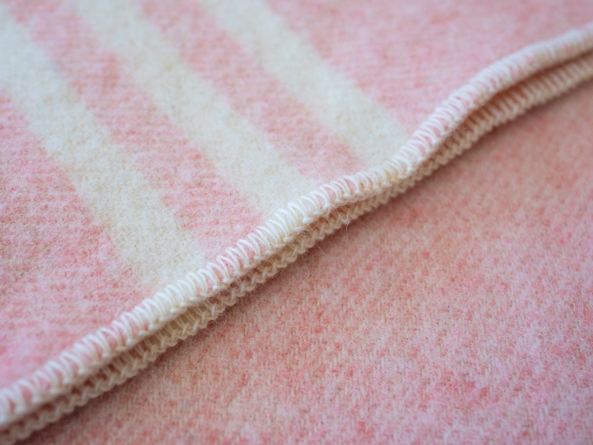 MacAusland Wool Blanket (Pink) - MacAusland's Woolen Mills