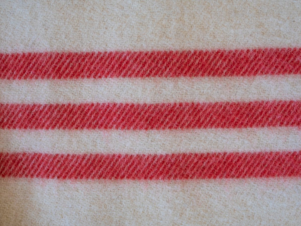 MacAusland Wool Blanket (White with Red Stripes) - MacAusland's Woolen Mills